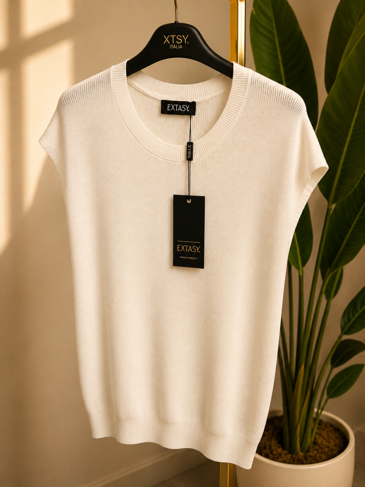 Maglia in filo smanicata girocollo