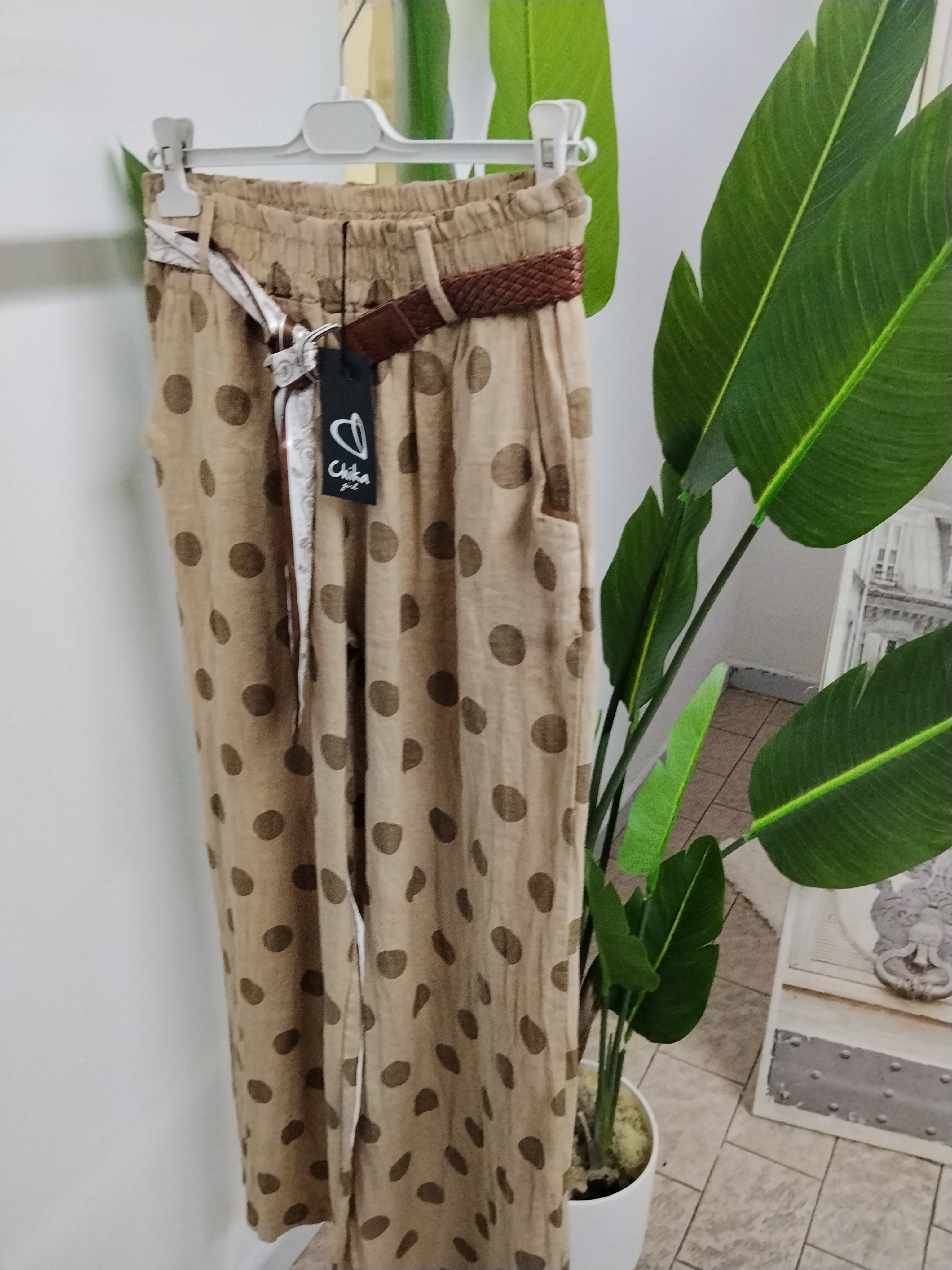Pantalone a pois con elastico in vita in lino