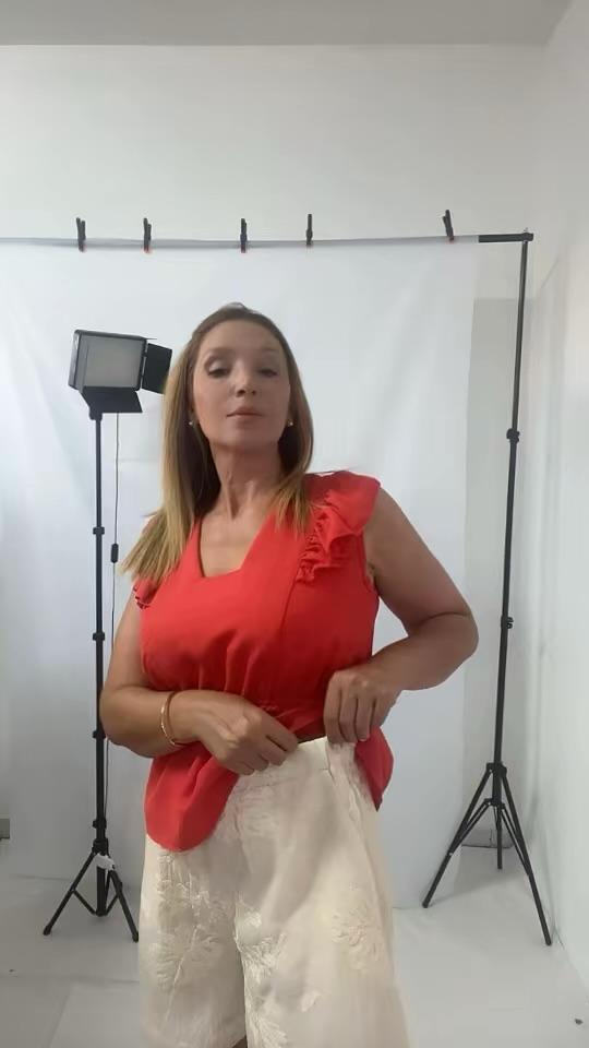 Bermuda donna ricamato con elastico in vita