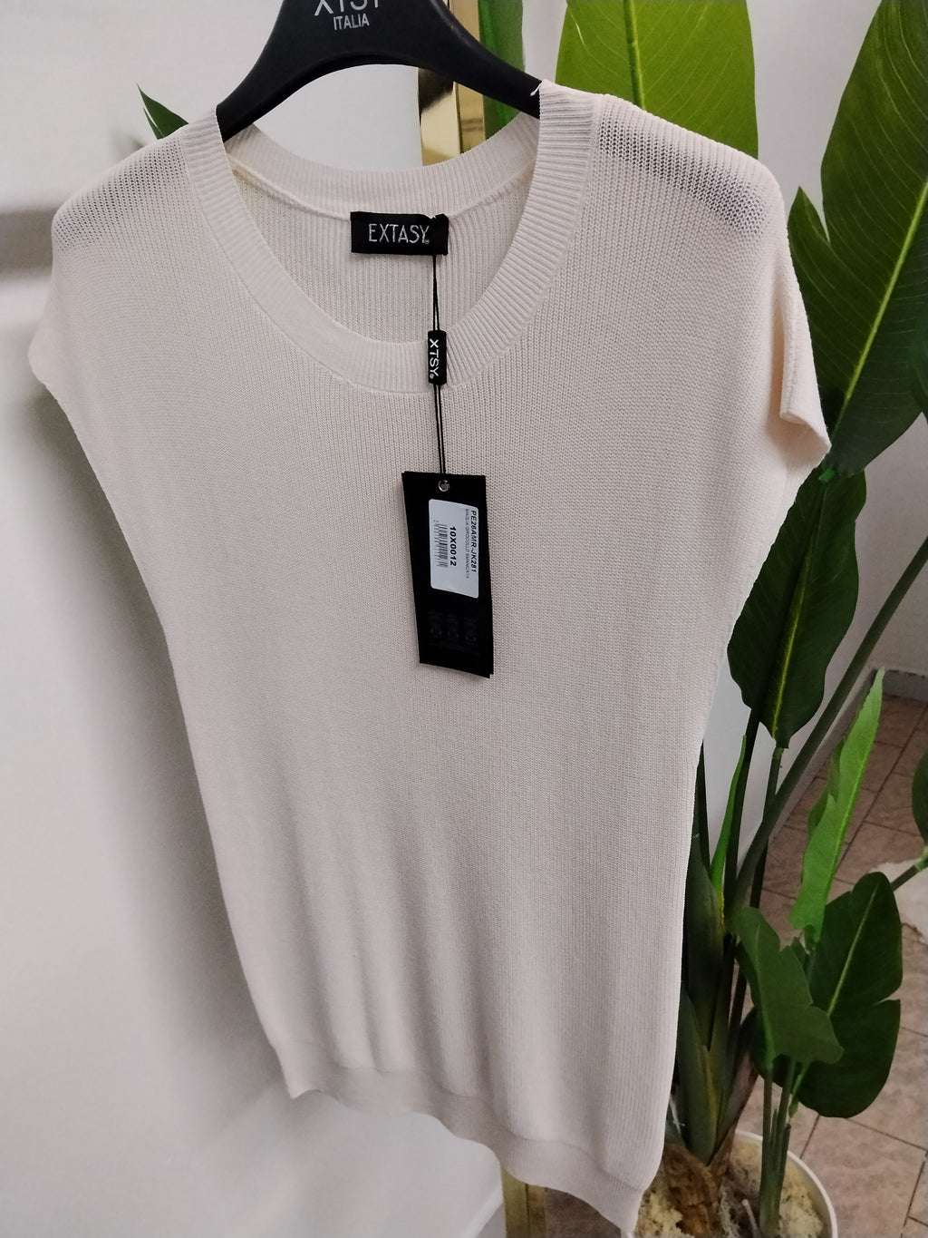 Maglia in filo smanicata girocollo
