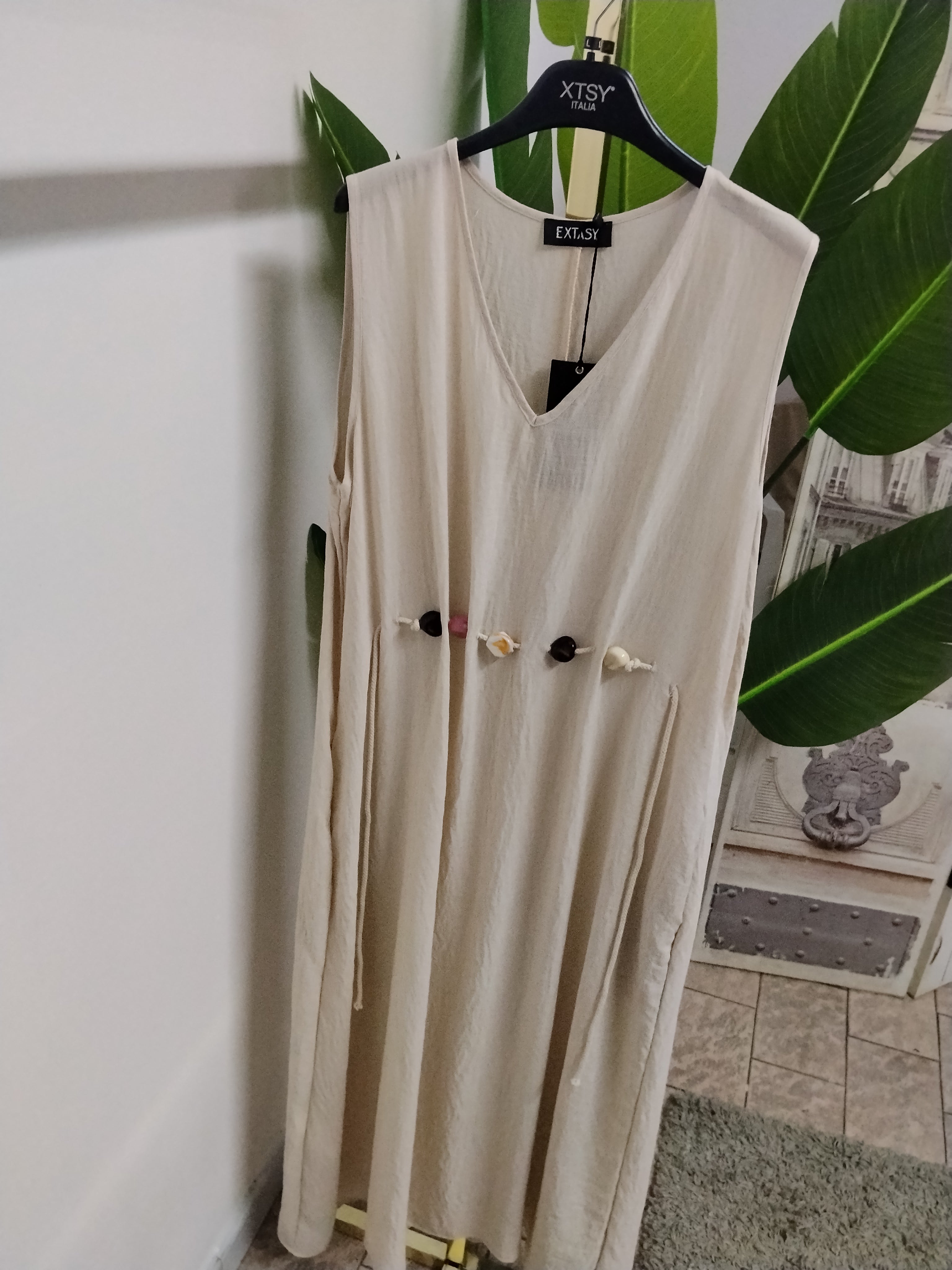 VESTITO smanicato pietre